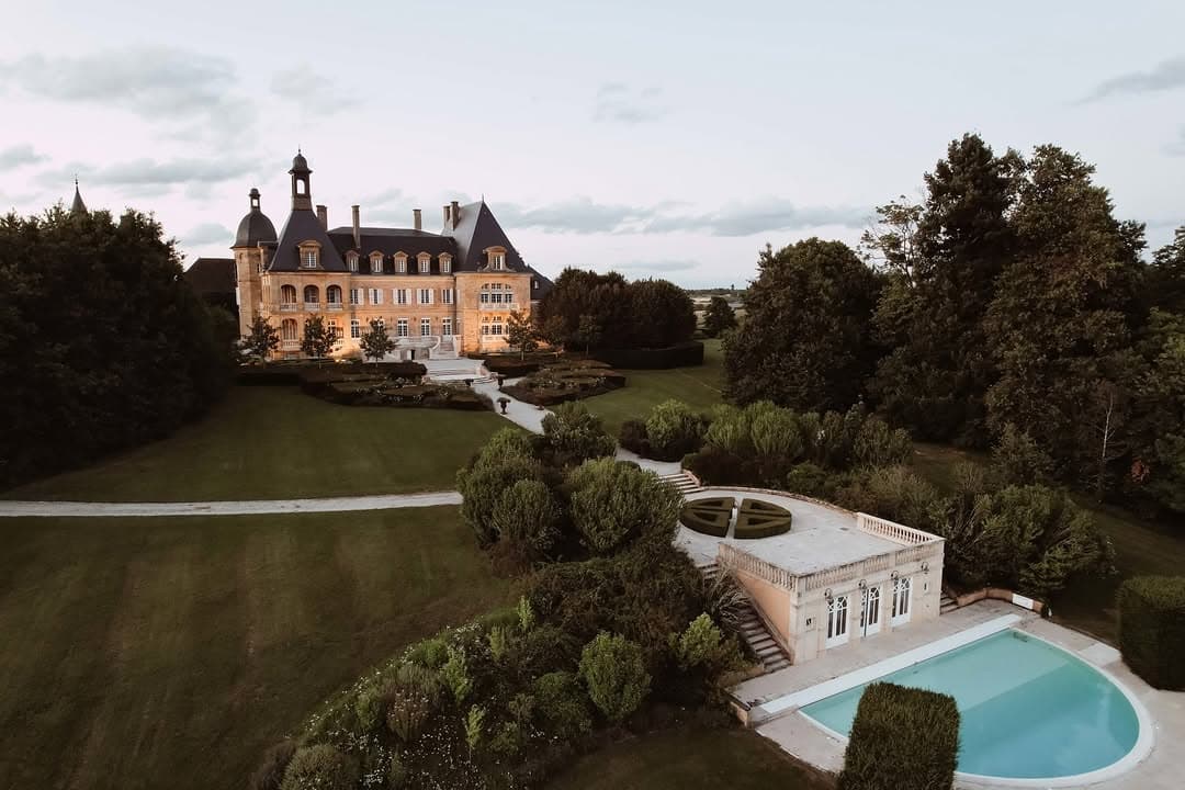 Vue aérienne du domaine d’Essendiéras au coucher du soleil