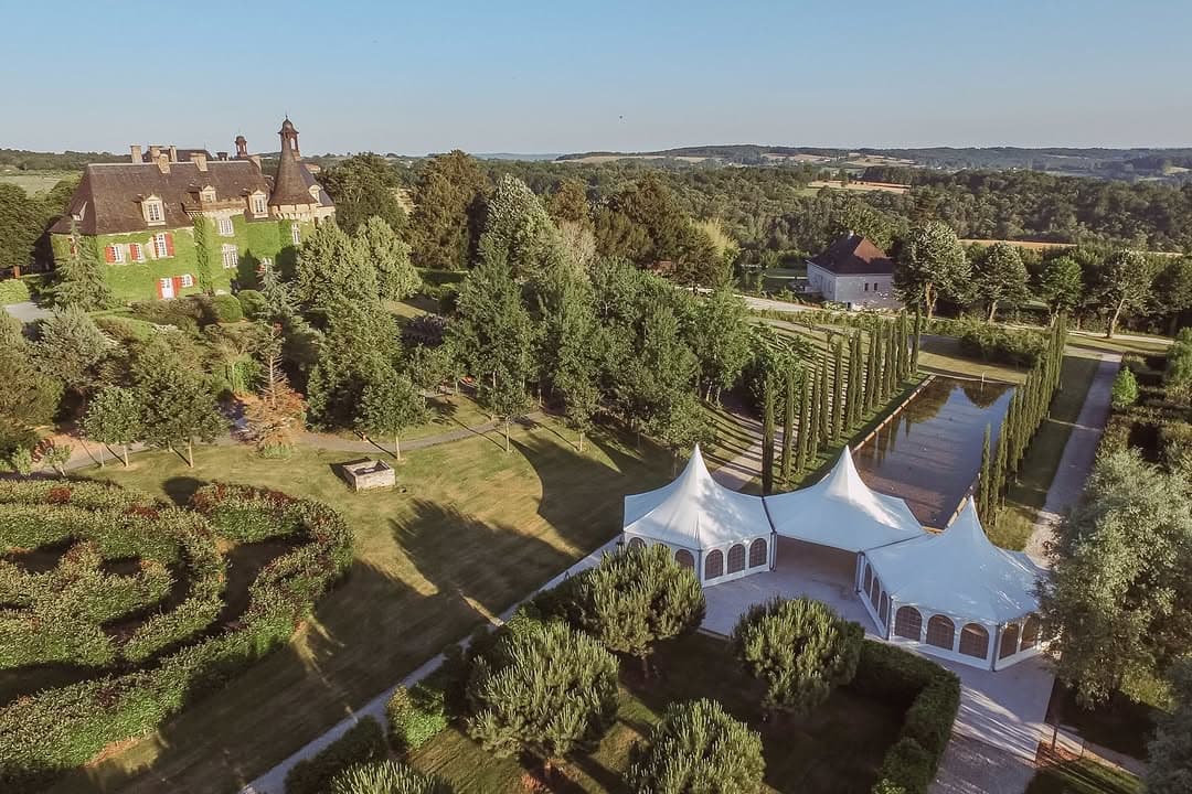 Espaces de réception dans le parc du domaine